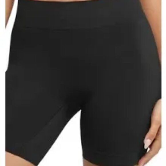 Maidenform size Medium Shapewear Seamless Smoothing Light Shaping Shorts NEW - Picture 1 of 4